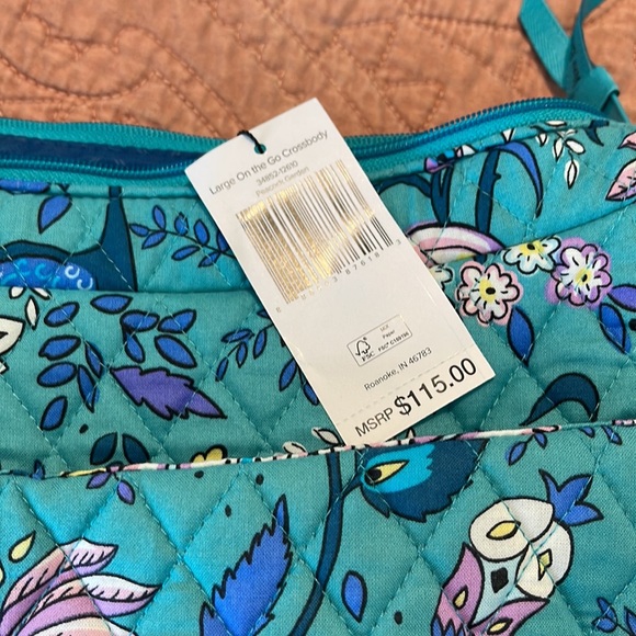 Vera Bradley large crossbody - Picture 4 of 9